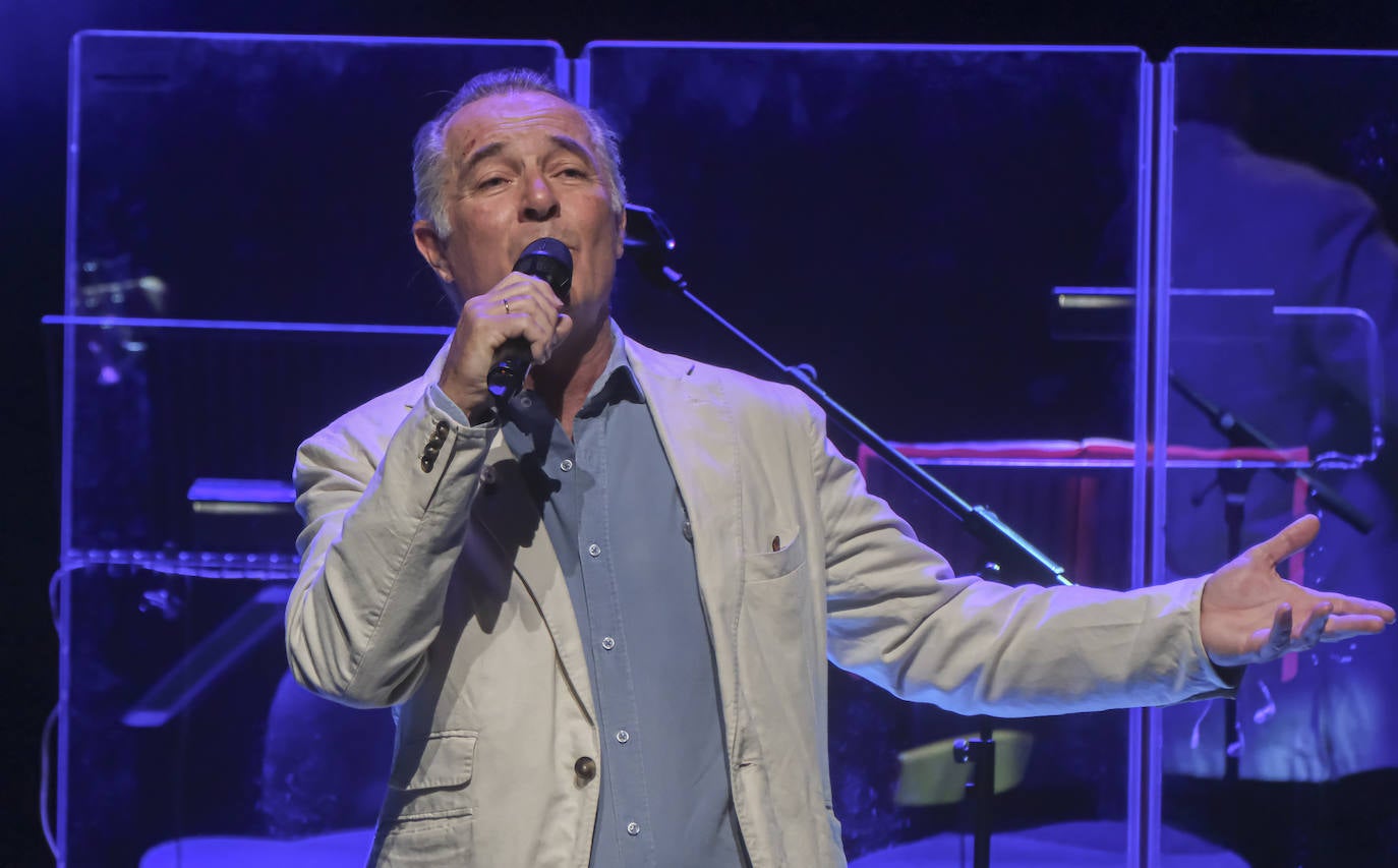 José Manuel Soto durante su concierto en el teatro de la Maestranza de Sevilla 