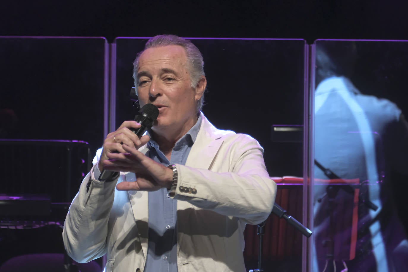 José Manuel Soto durante su concierto en el teatro de la Maestranza de Sevilla 