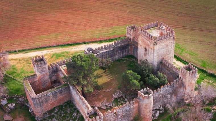 Imagen área del Castillo de las Aguzaderas, que se encuentra en el término municipal de la localidad sevillana de El Coronil