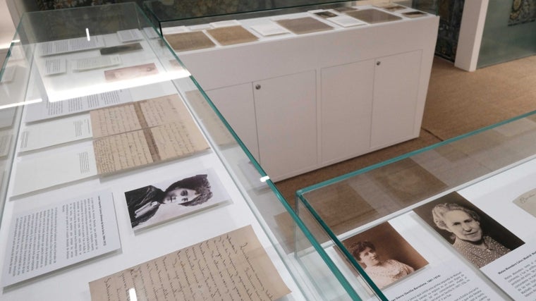 En esta exposición es posible contemplar manuscritos, cartas y fotografías que nos acercan a la historia de la familia Machado