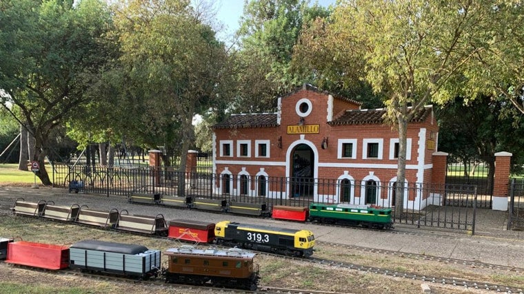 Todos los domingos es posible disfrutar con la magia de la maqueta del ferrocarril que se encuentra en el parque del Alamillo