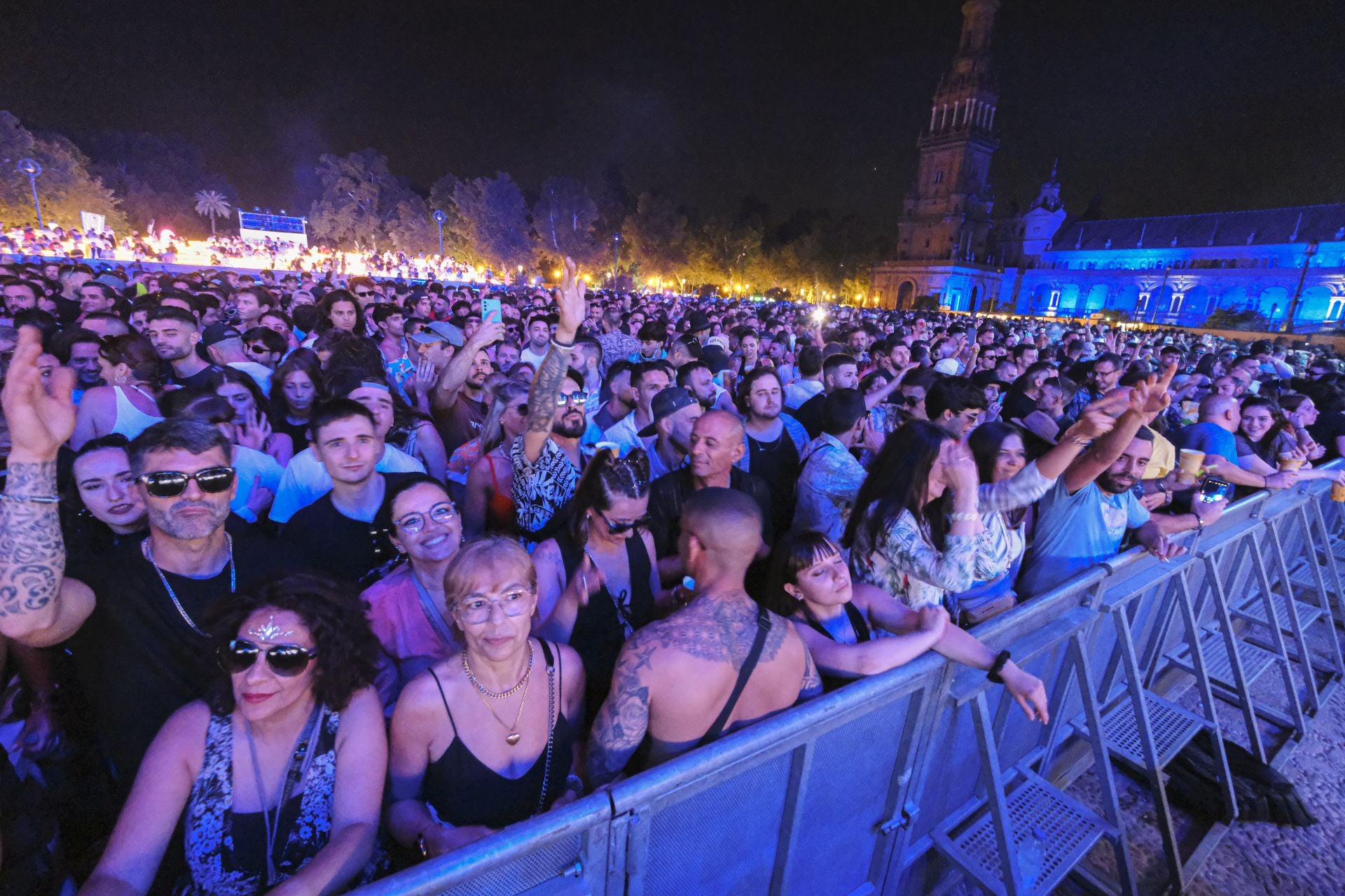 Icónico concierto de Carl Cox en la Plaza de España de Sevilla