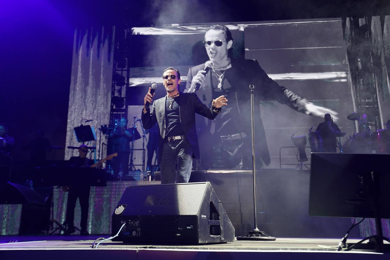 El artista latino durante su actuación este domingo en el escenario de la Plaza de España del Icónica 