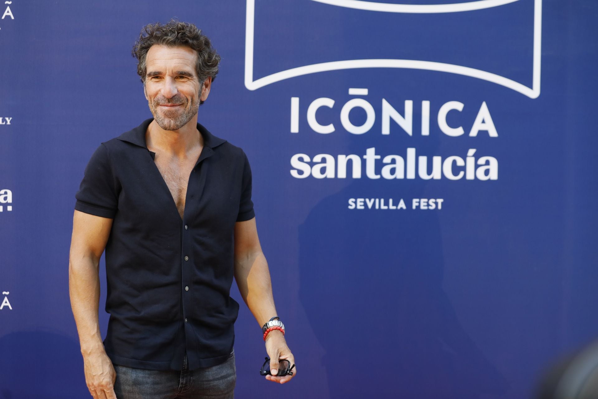 Borja Vázquez en el photocall del Icónica Fest en la Plaza de España de Sevilla