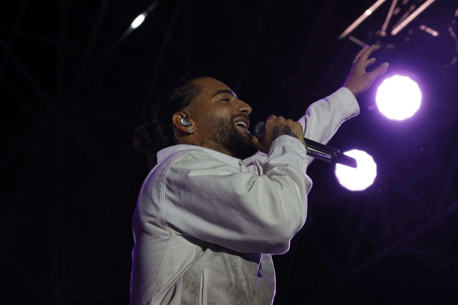 Un momento del concierto de Maluma dentro del Icónica Fest en la Plaza de España de Sevilla 
