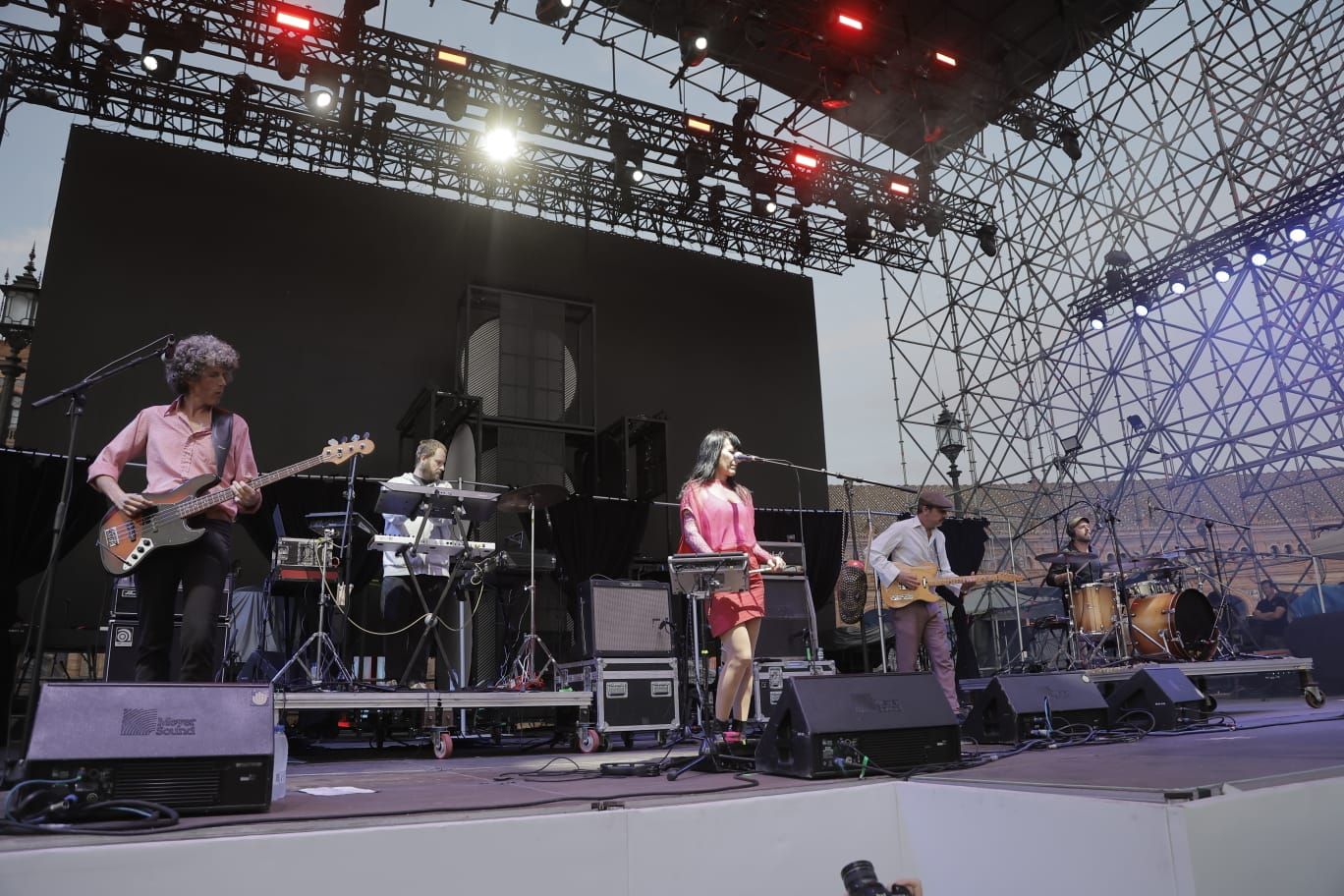 Actuación de El Columpio Asesino en Icónica Santalucía Sevilla Fest