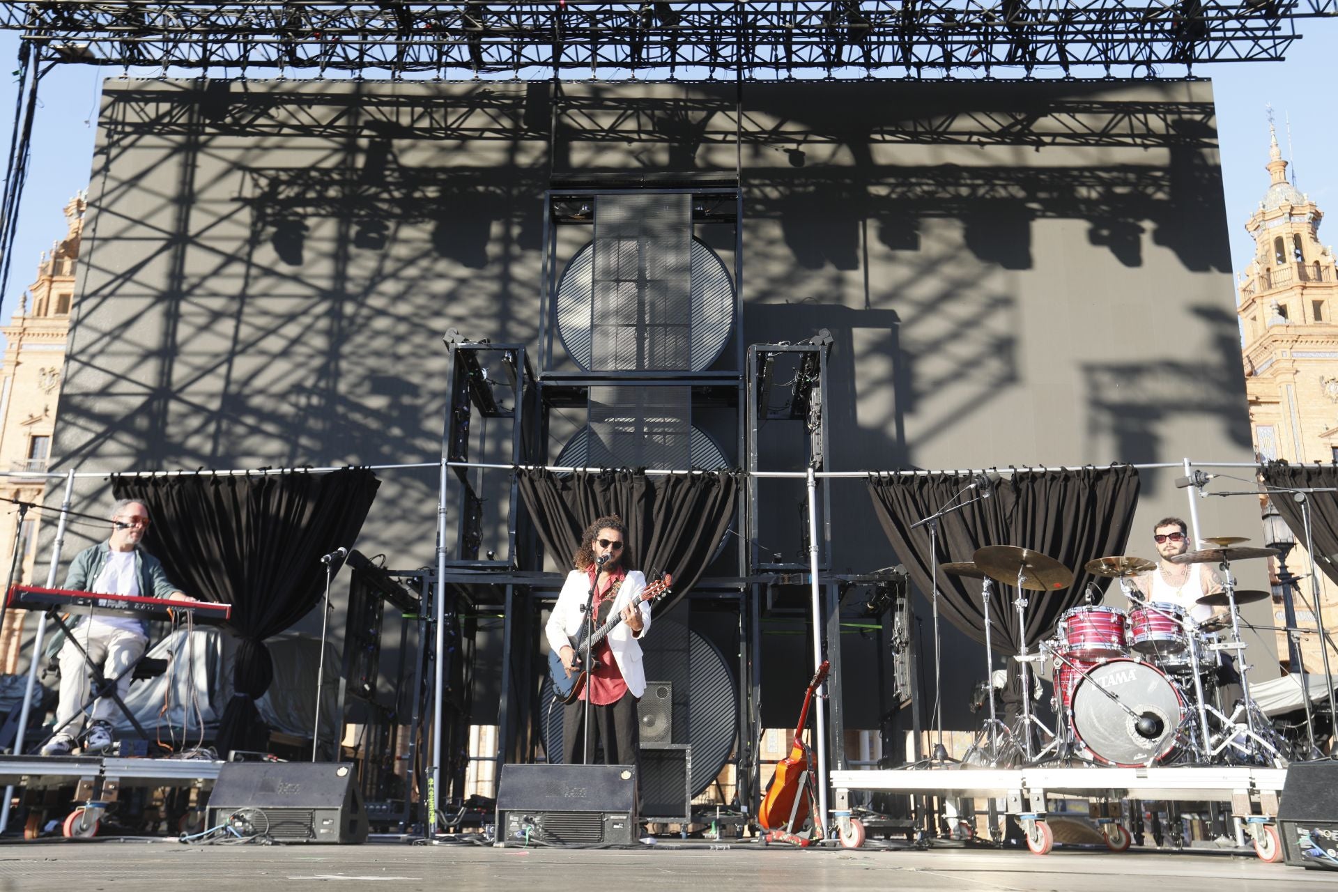 Actuación de Lin Cortés en Icónica Santalucía Sevilla Fest