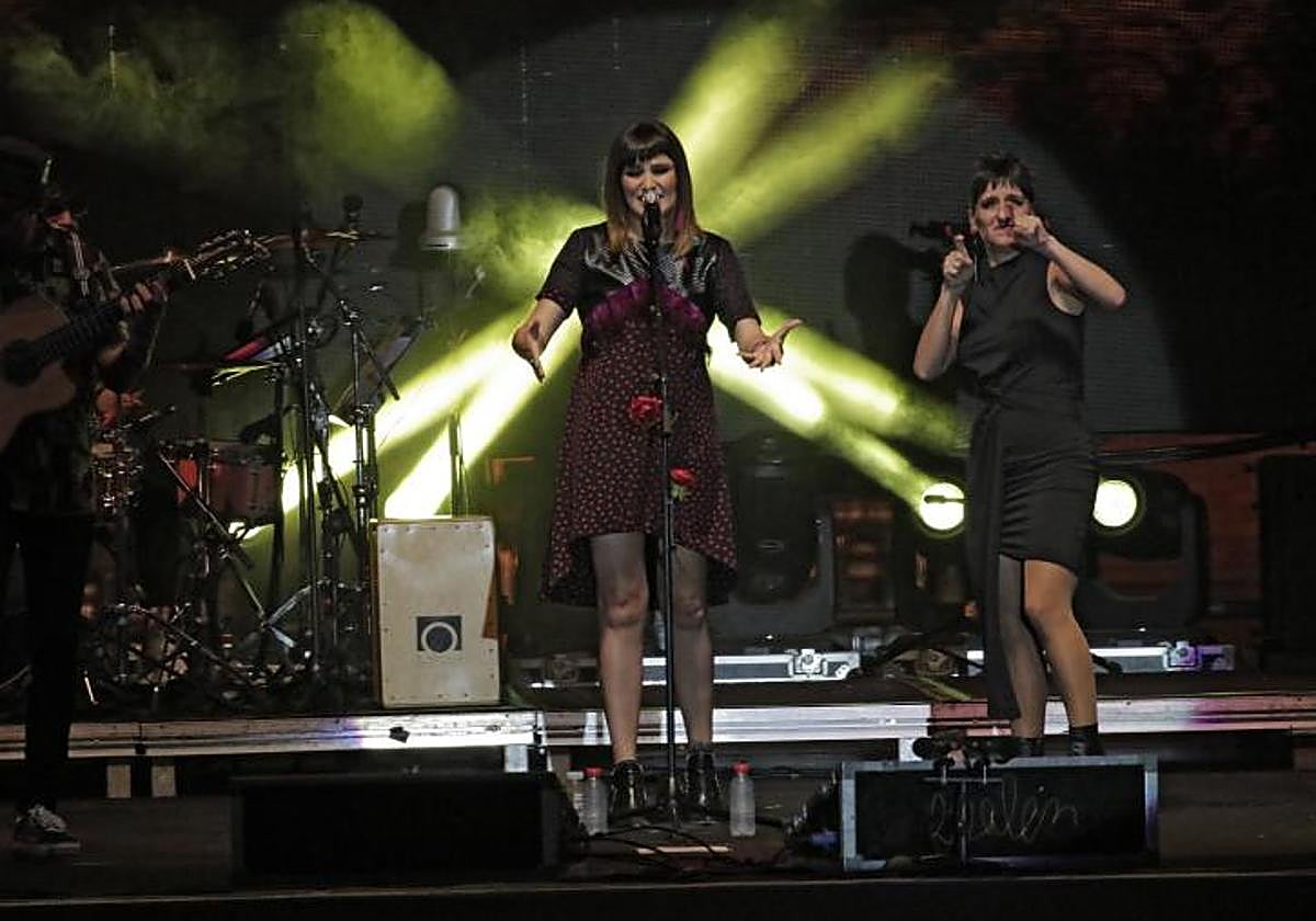 Rozalén, durante el concierto que ofreció en Icónica 2022