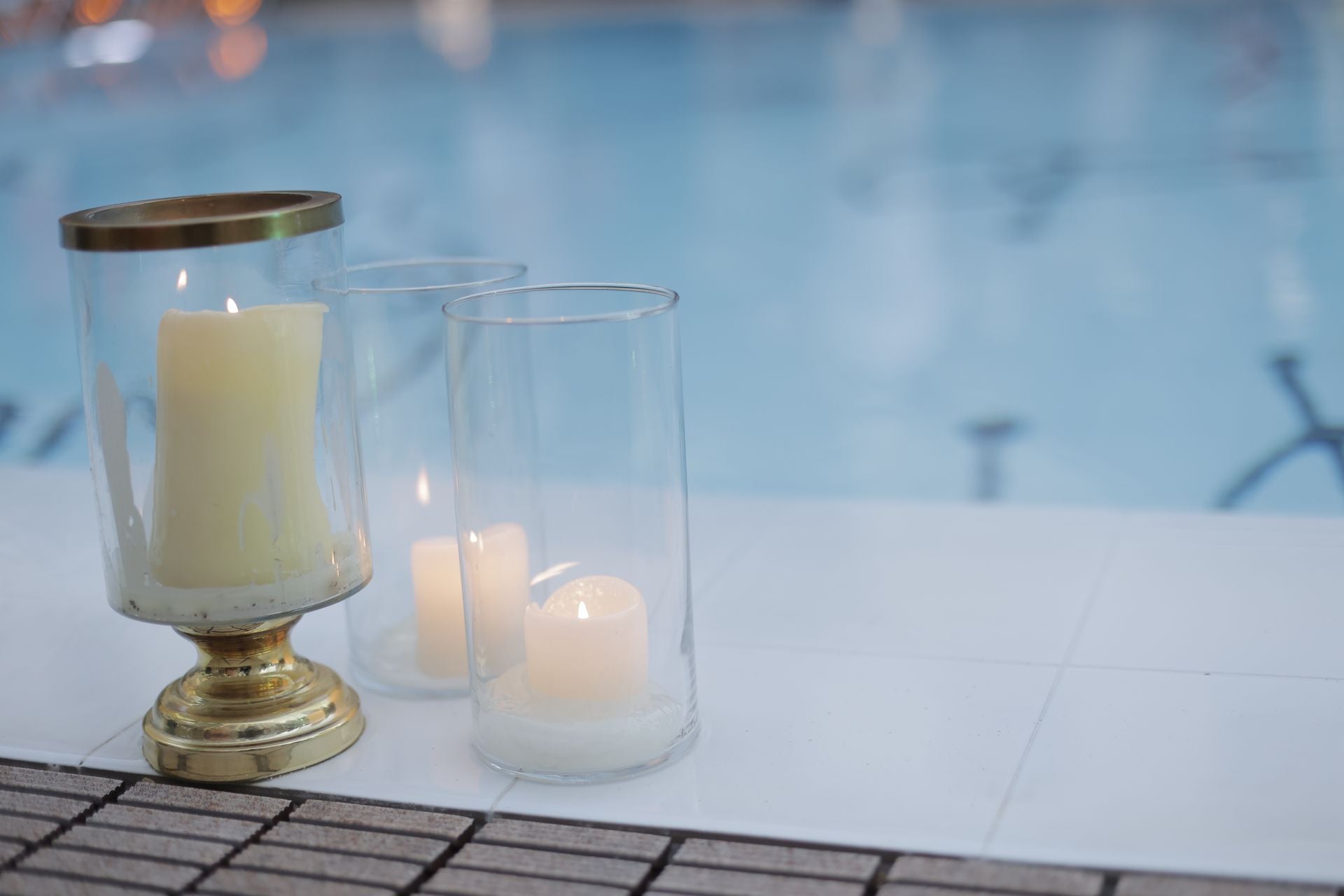 Detalle de la decoración de la piscina