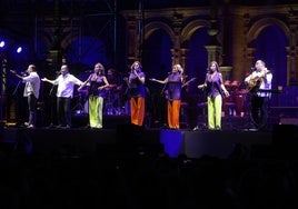 La magia de Siempre Así conecta con un público que llenó la Plaza de España