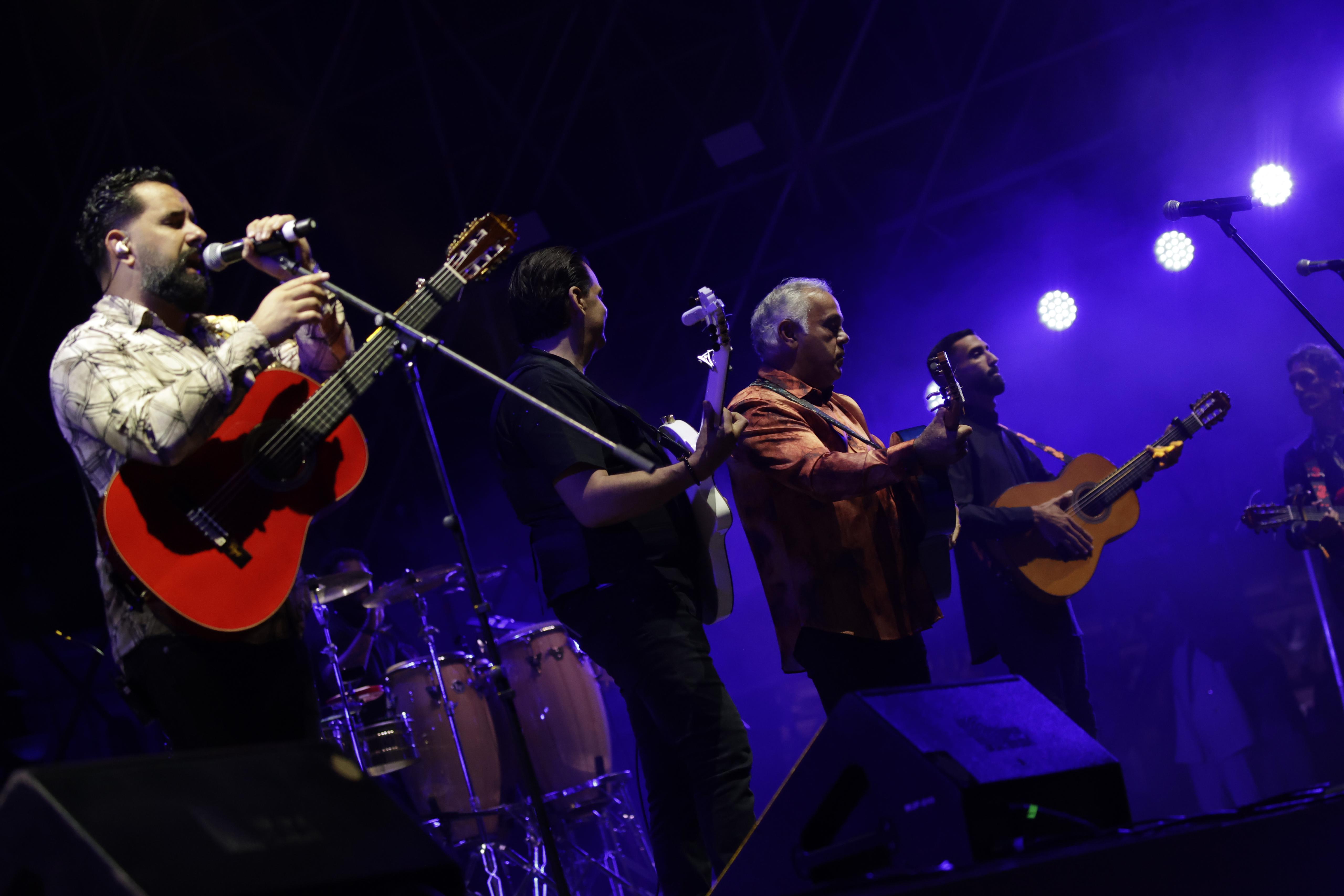 Los Gipsy Kings en plena actuación en Icónica