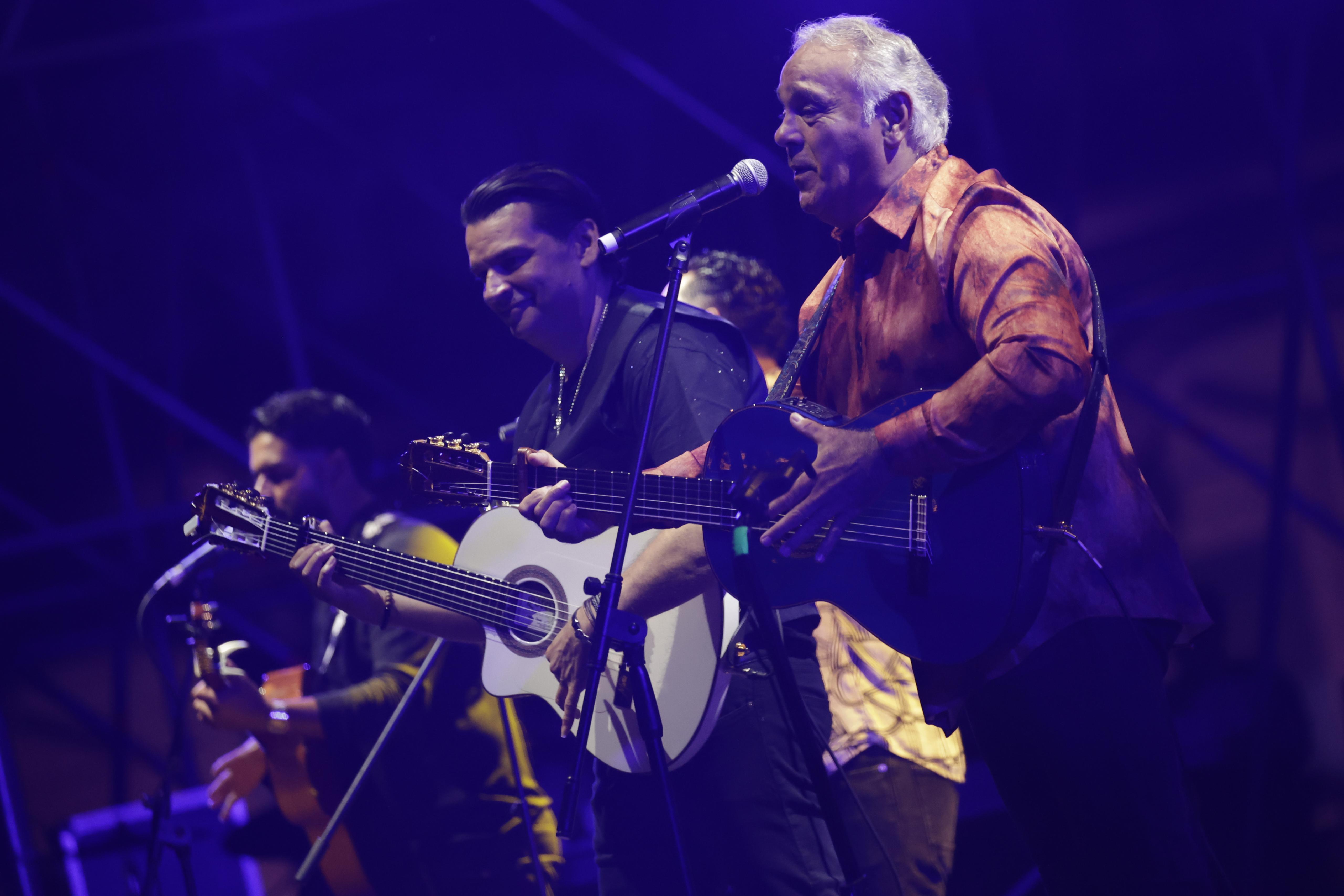 Los Gipsy Kings en plena actuación en Icónica
