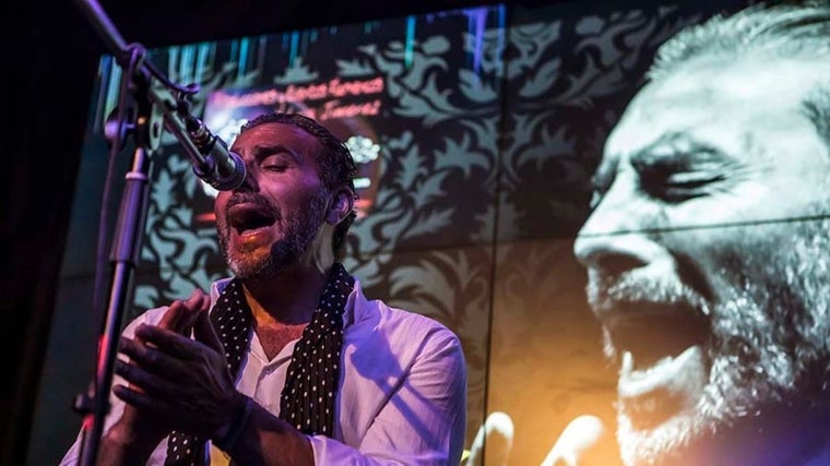 El cantaor Pedro El Granaíno protagoniza una de las noches que dan vida a este festival flamenco que se celebra en Casariche