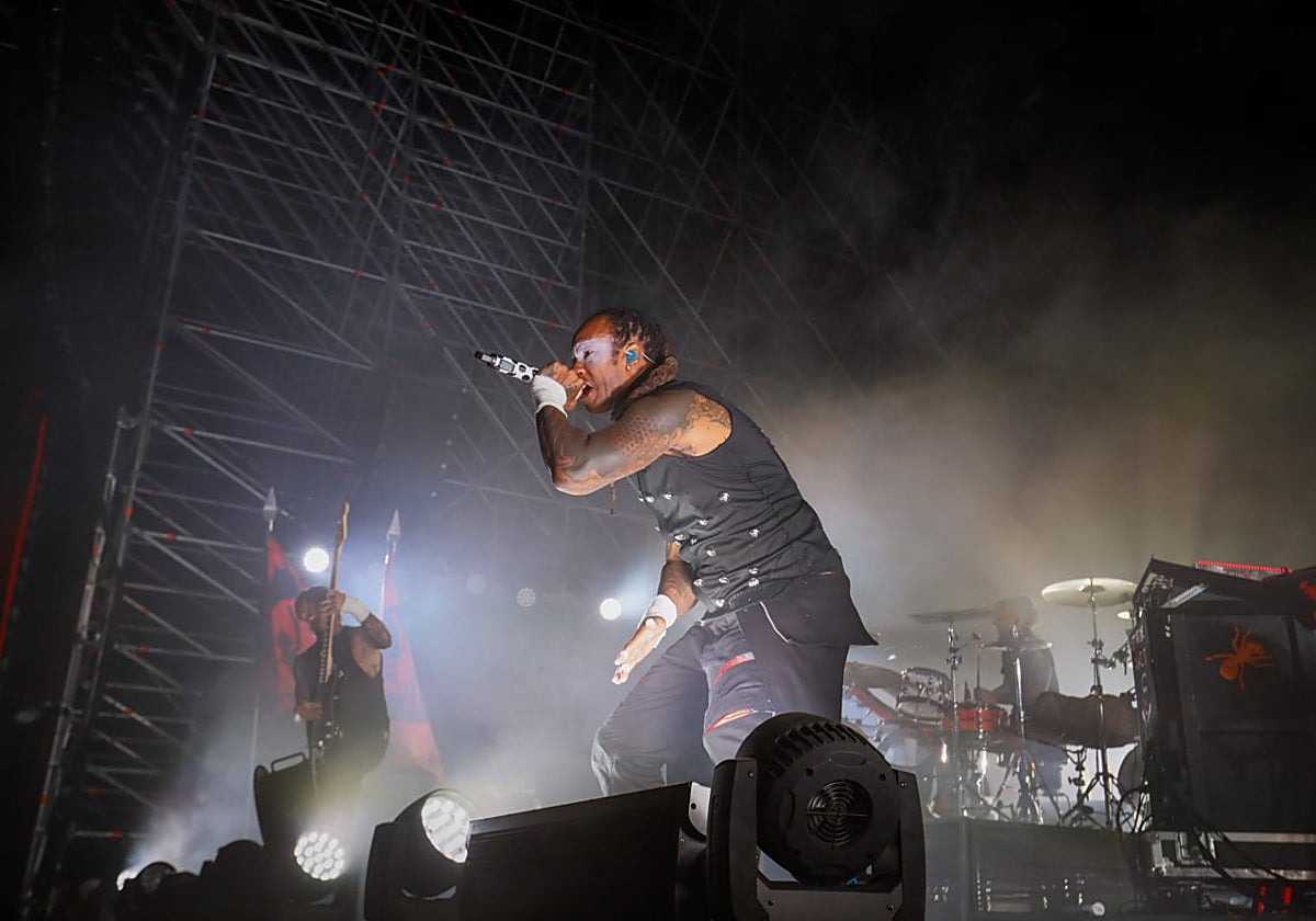 Actuación del grupo The Prodigy en la noche de este martes en la Plaza de España de Sevilla