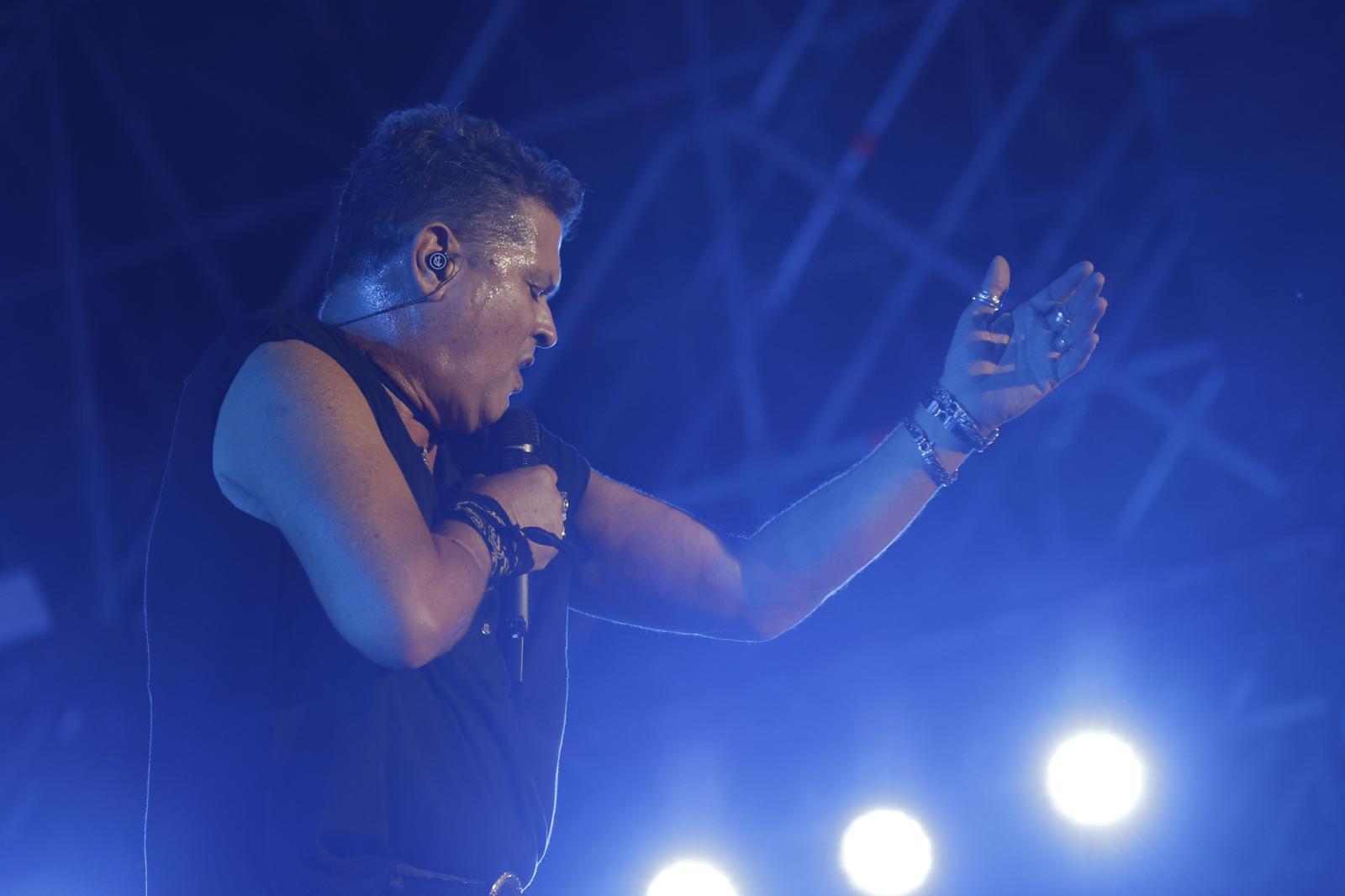 El rey del vallenato, en un momento de su actuación en el escenario de la Plaza de España