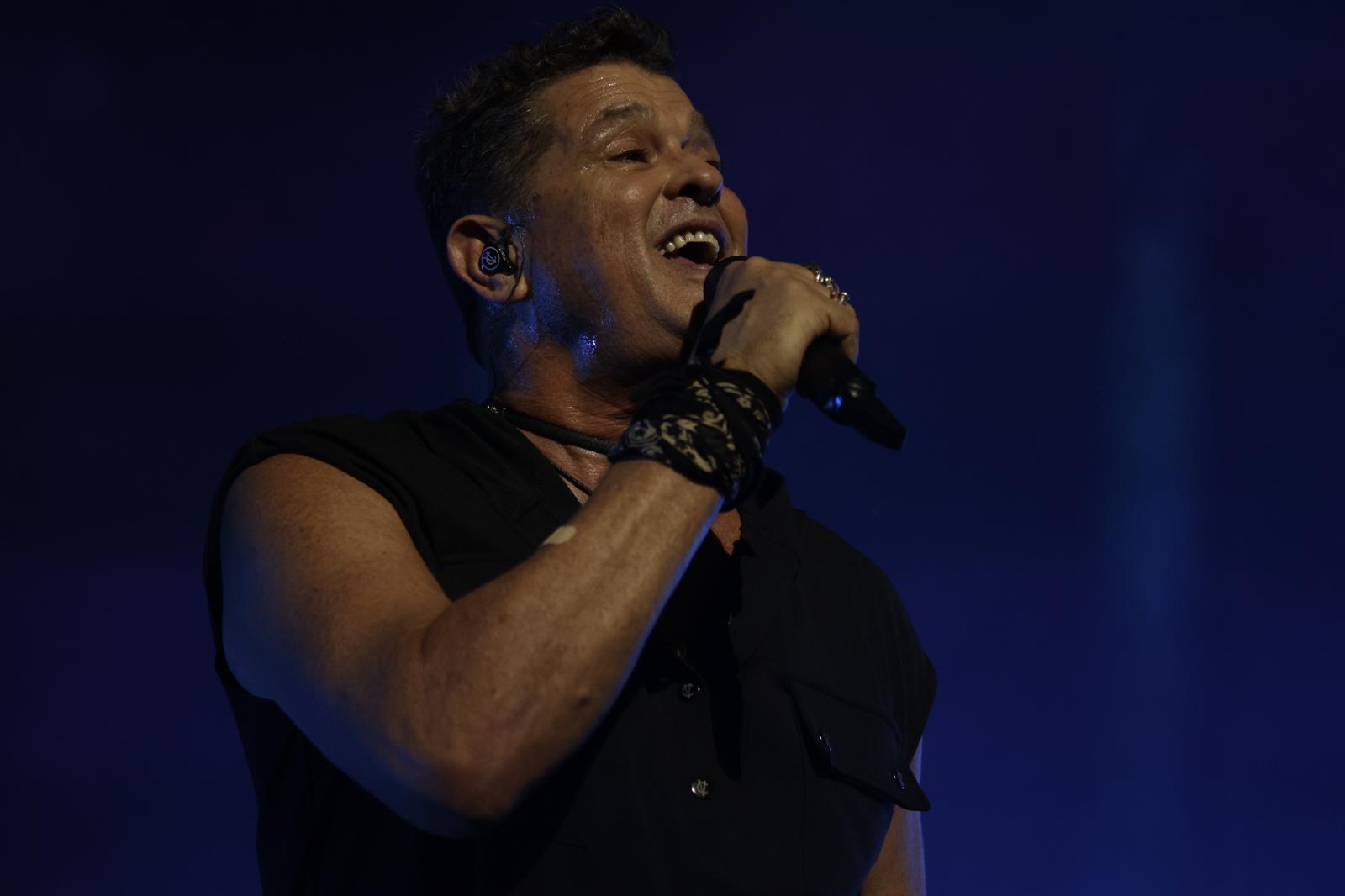 El rey del vallenato, en un momento de su actuación en el escenario de la Plaza de España