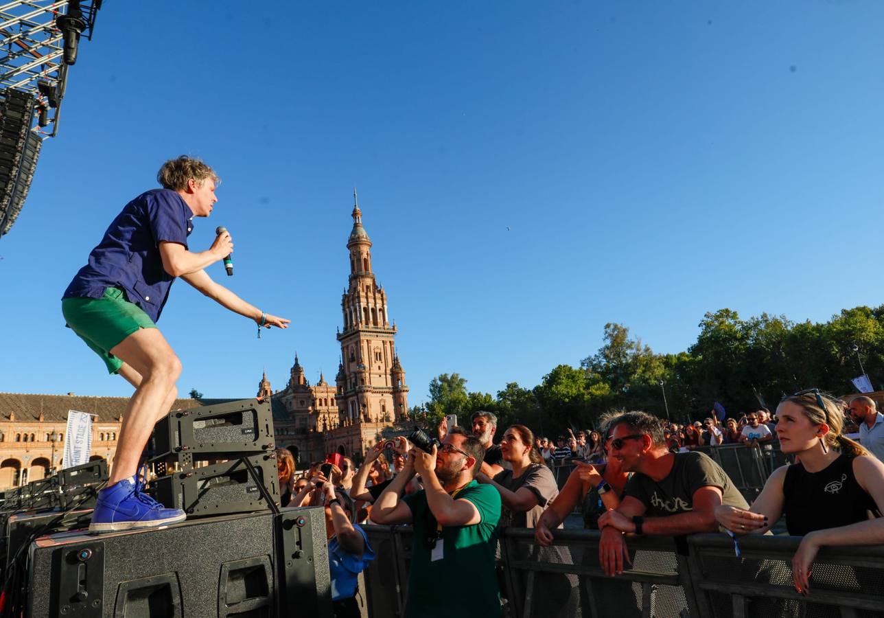 El grupo Chk Chk Chk, como previa al concierto de Orbital y Arcade Fire