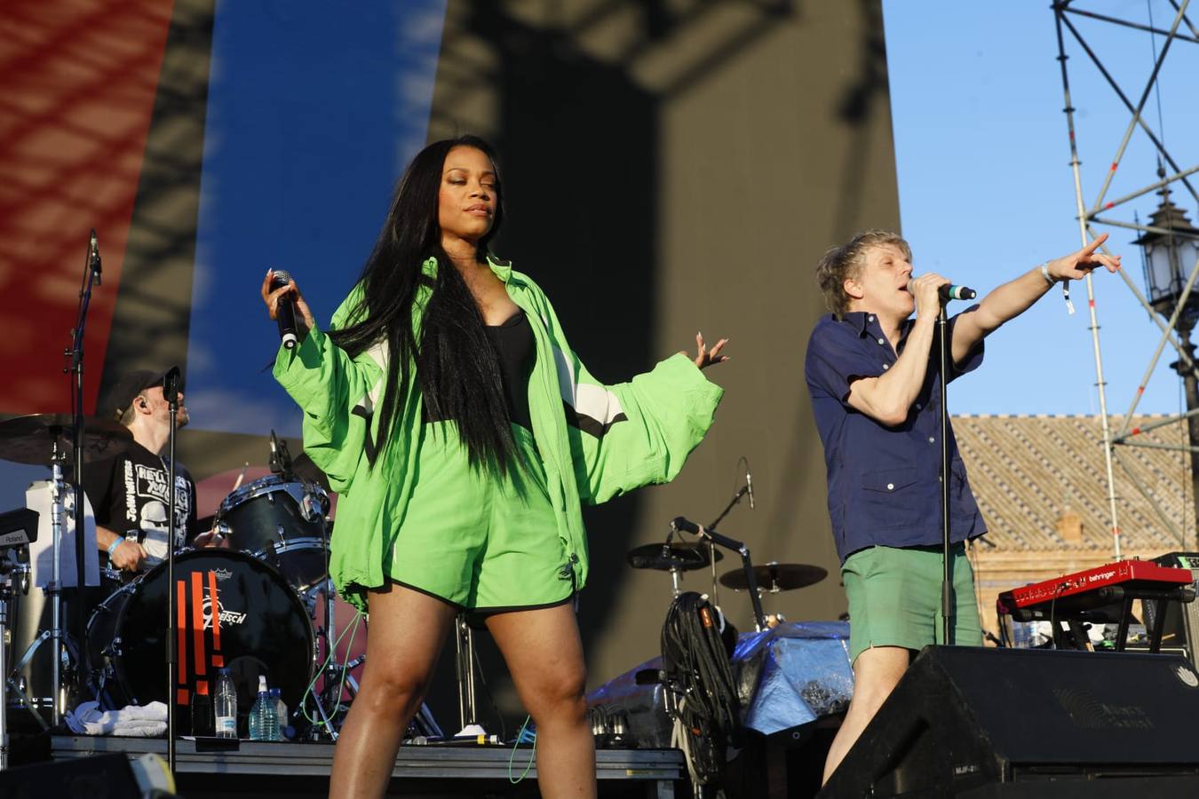 El grupo Chk Chk Chk, como previa al concierto de Orbital y Arcade Fire