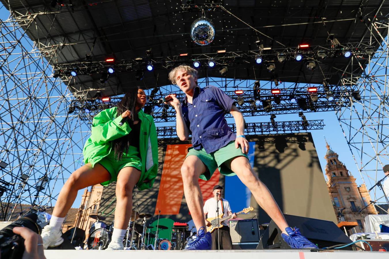 El grupo Chk Chk Chk, como previa al concierto de Orbital y Arcade Fire