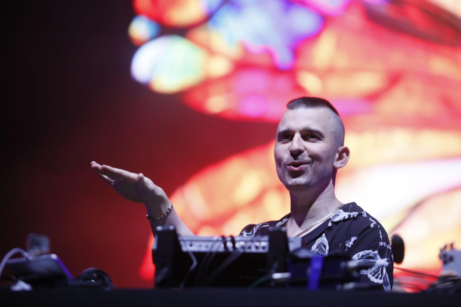 Un instante del concierto de Michael Bibi en la Plaza de España este sábado