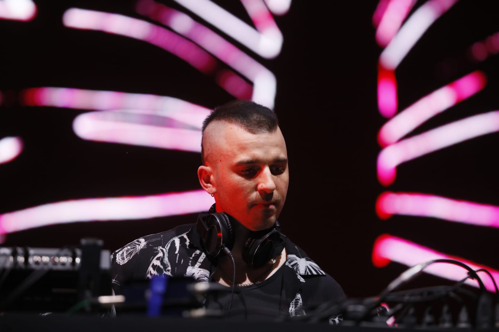 Un instante del concierto de Michael Bibi en la Plaza de España este sábado