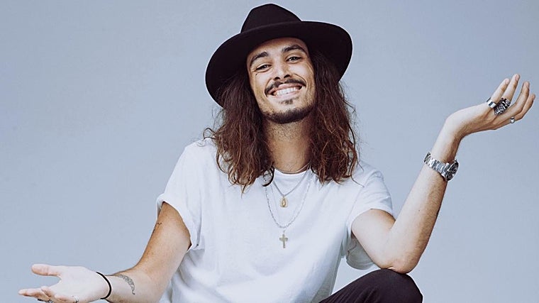 Paul Alone, cantante y fotógrafo