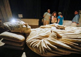 Visita a los sepulcros de los arzobispos en la Catedral de Sevilla