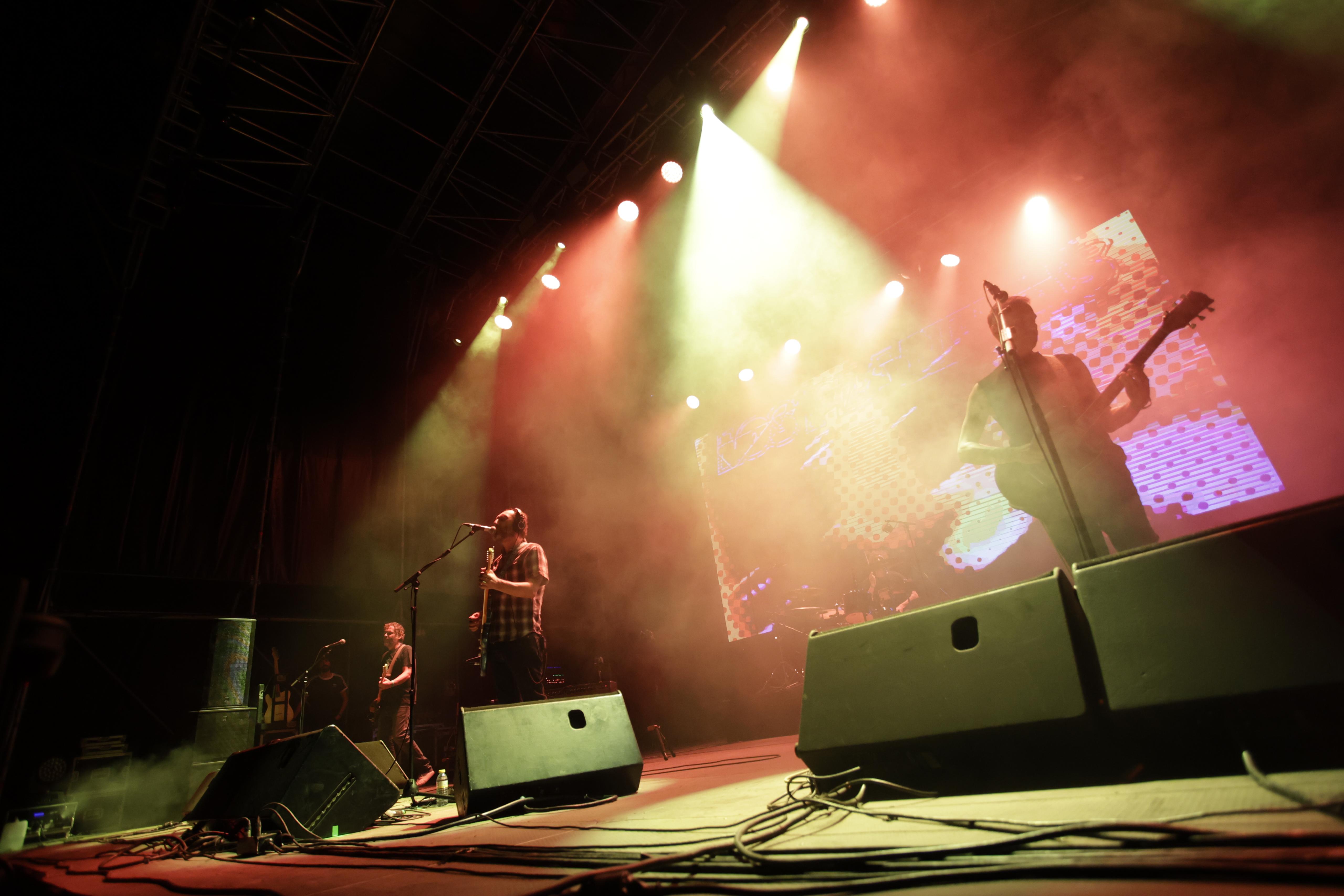 Un instante del concierto celebrado este miércoles en el CAAC de Sevilla del grupo Los Planetas