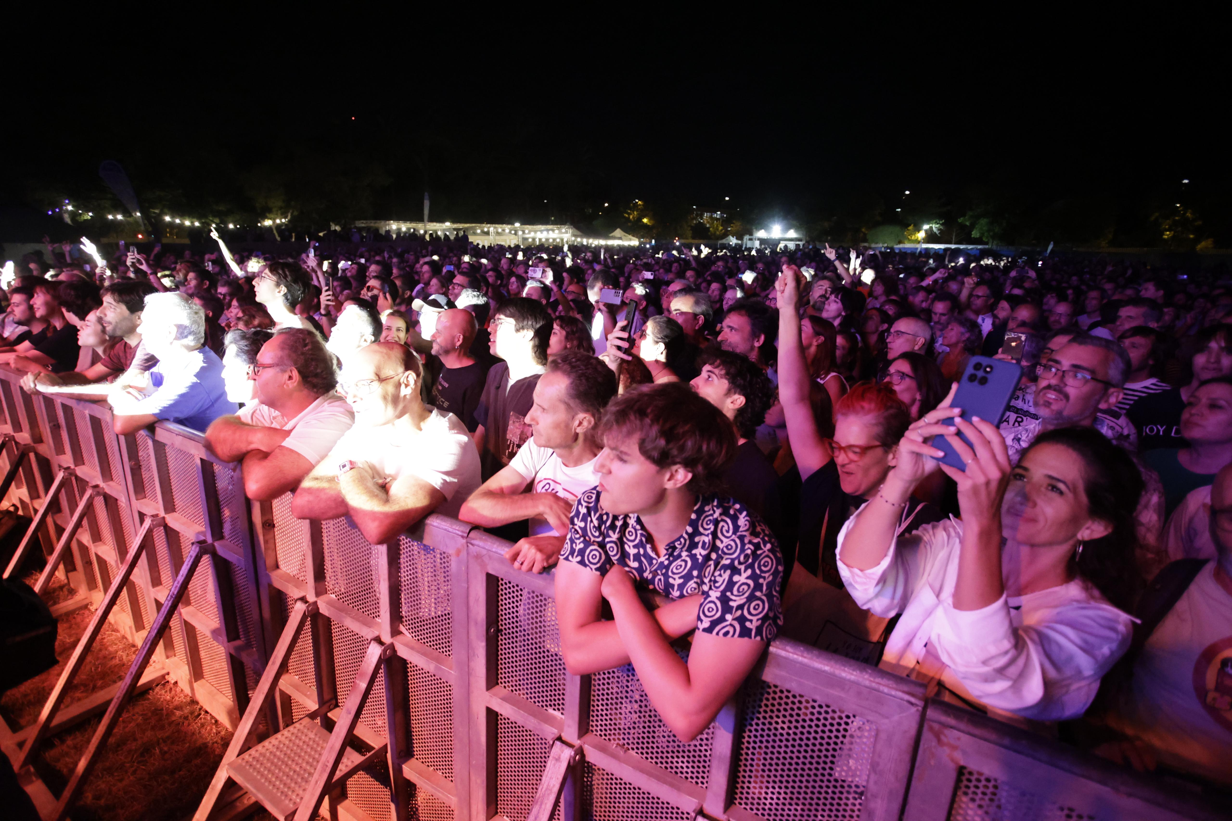 Un instante del concierto celebrado este miércoles en el CAAC de Sevilla del grupo Los Planetas