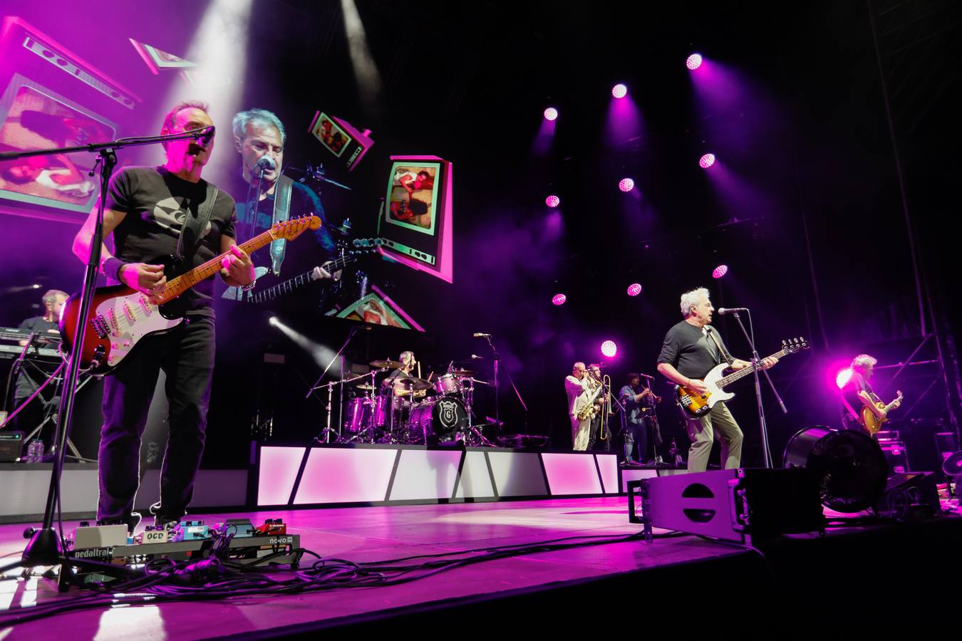 Un momento de la actuación este domingo en la plaza de toros de la Maestranza en Sevilla
