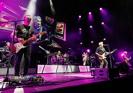 Los 'polvos pica pica' de Hombres G, un éxito que no entiende de edad en Sevilla