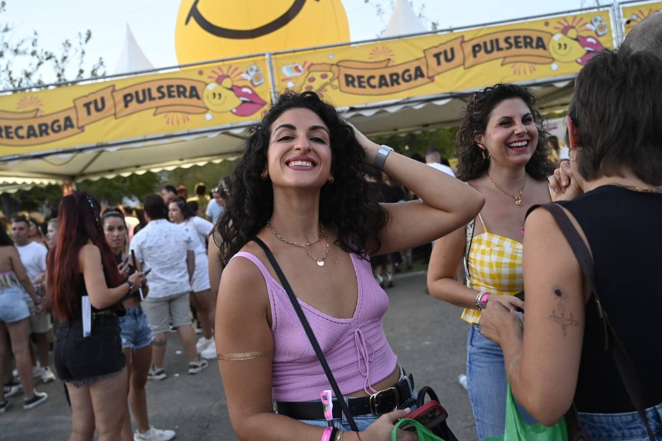 El público sevillano bailó a los sones del reguetón y de los ritmos latinos