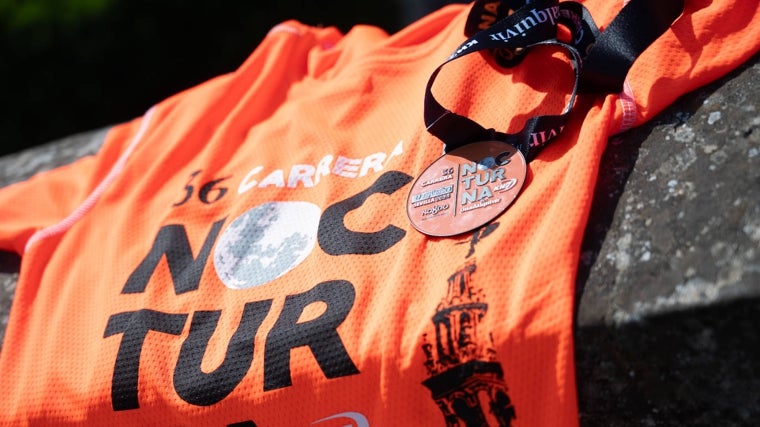 Camiseta y medalla de la próxima carrera nocturna Guadalquivir kh7 2024