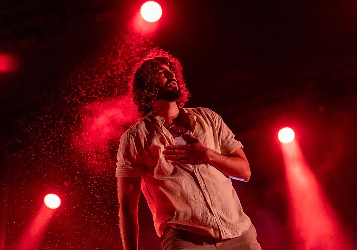 Mikel Izal en el patio de la Diputación