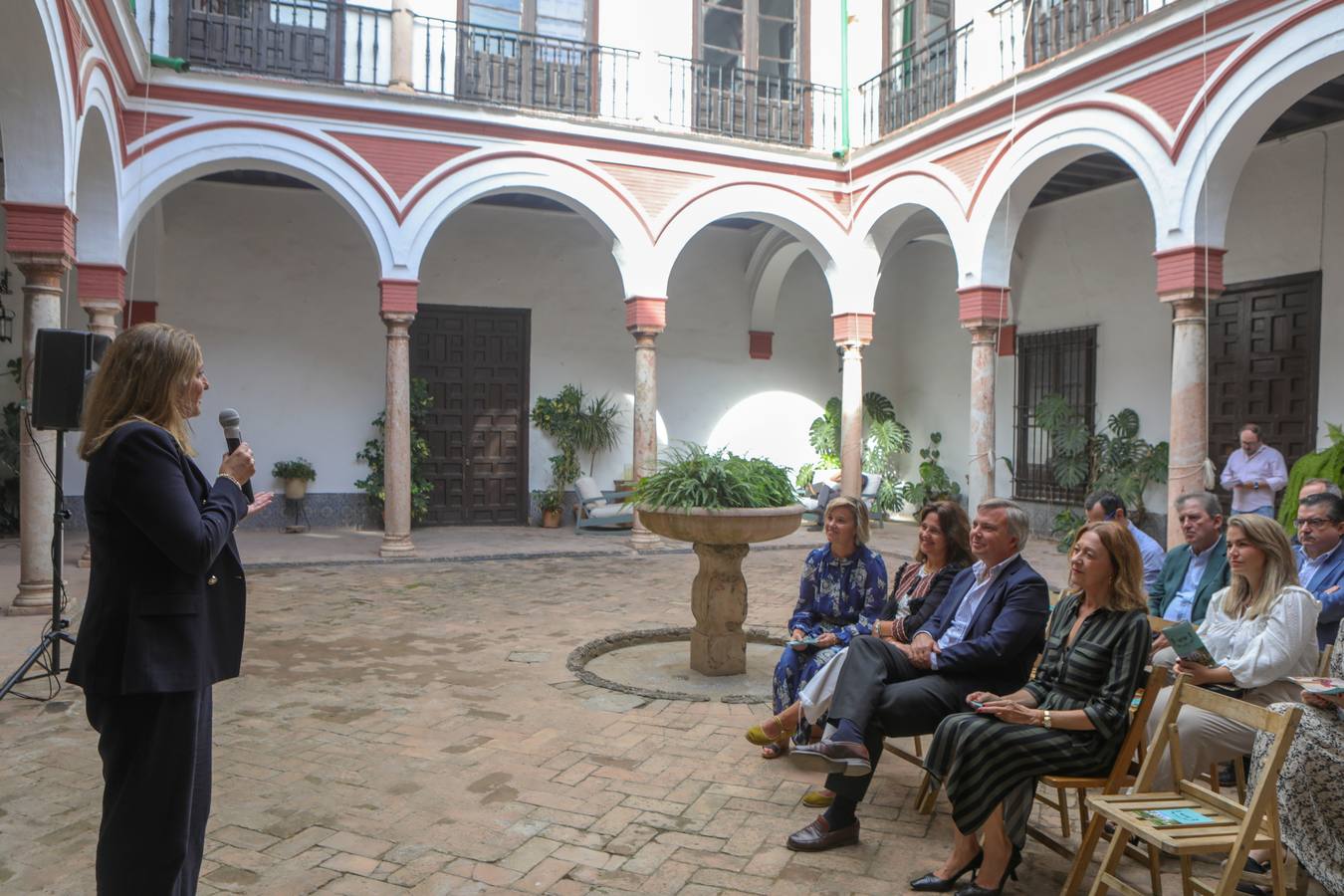 El Palacio Bucarelli tiene un ala convertida en hotel, pero ahora se pueden visitar las estancias donde habitan los Condes de Santa Coloma