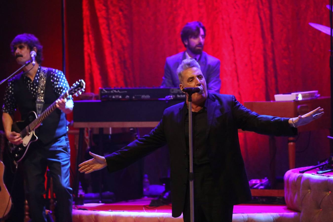 Loquillo mostró su versión más poética en el Cartuja Center de Sevilla 