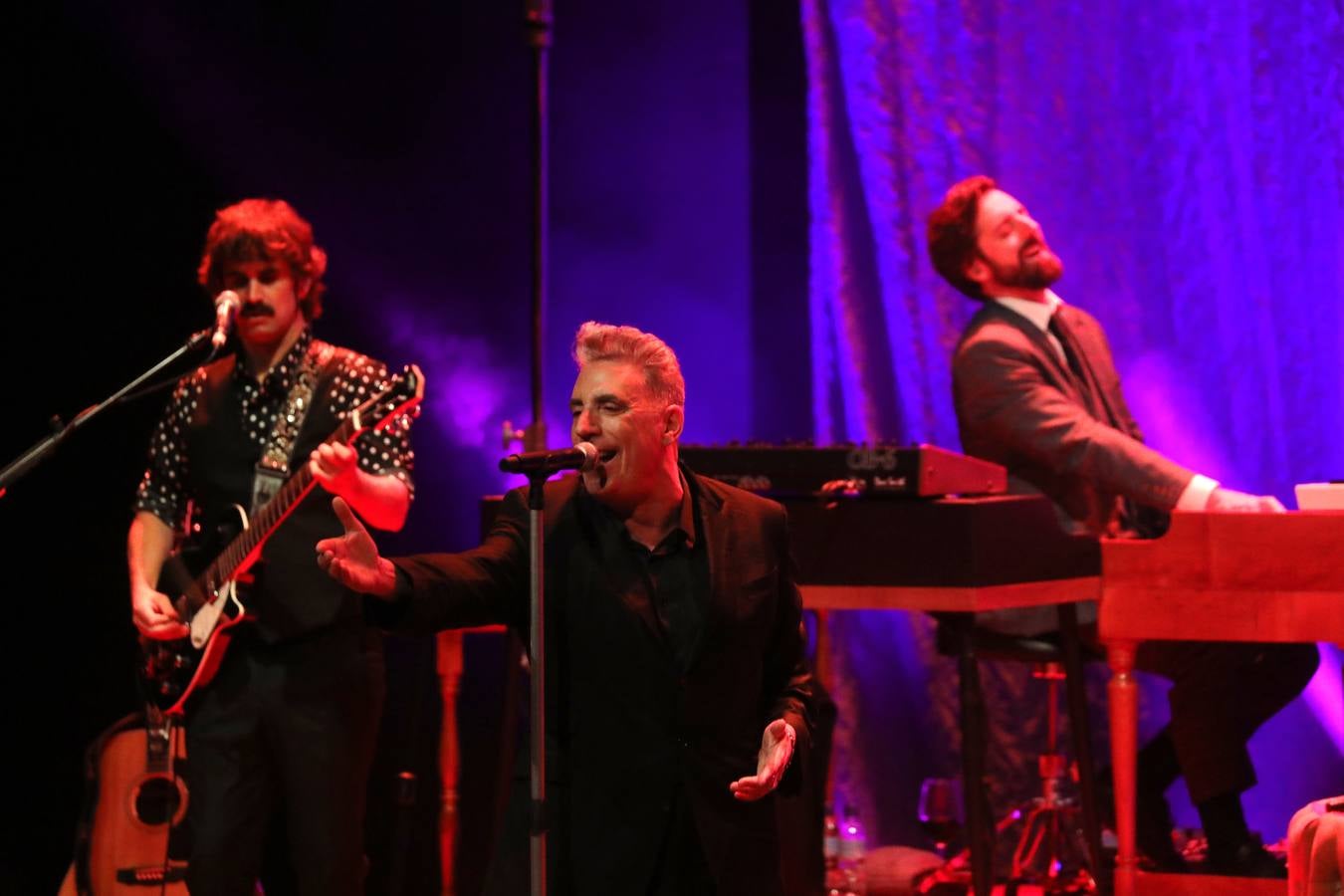 Loquillo mostró su versión más poética en el Cartuja Center de Sevilla 