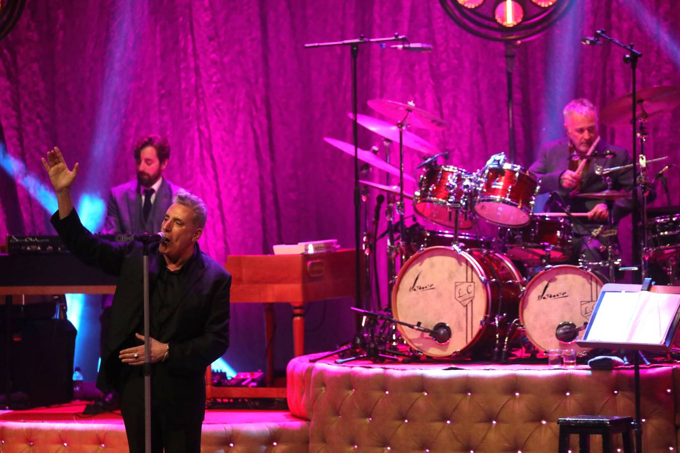 Loquillo mostró su versión más poética en el Cartuja Center de Sevilla 