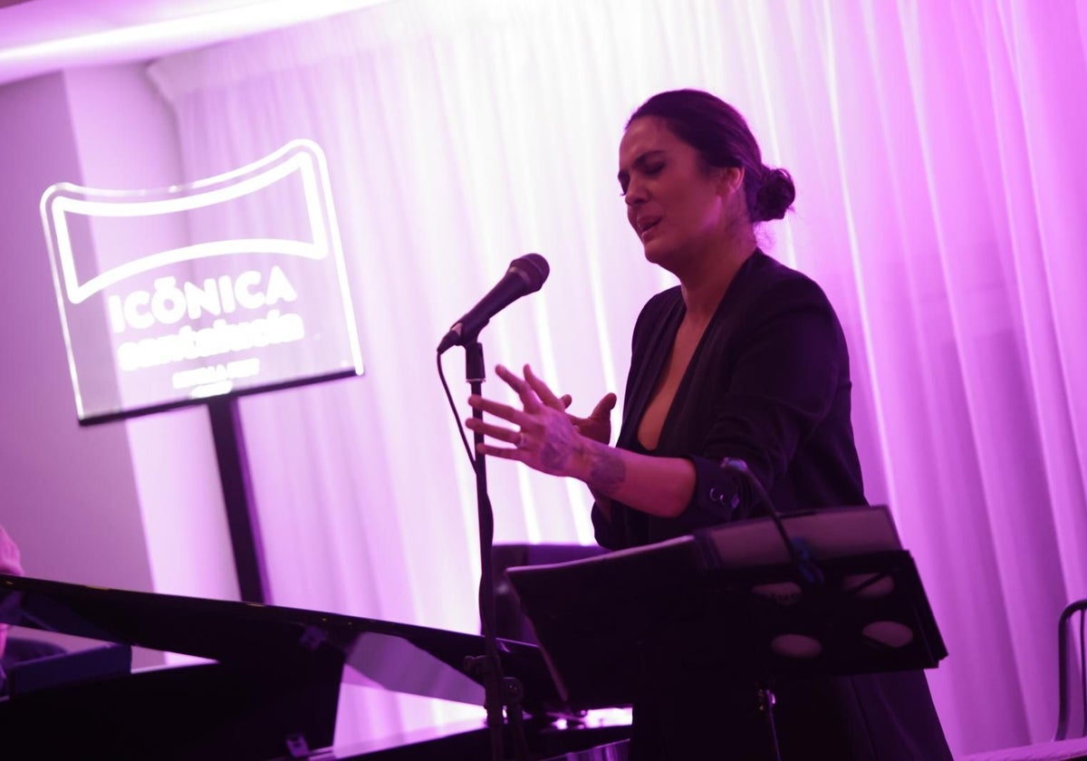 Alba Molina durante su concierto en el ciclo 'Noches Icónicas'