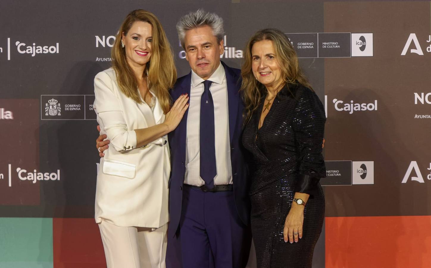 Autoridades y actores posan en el photocall del Festival de Cine de Sevilla