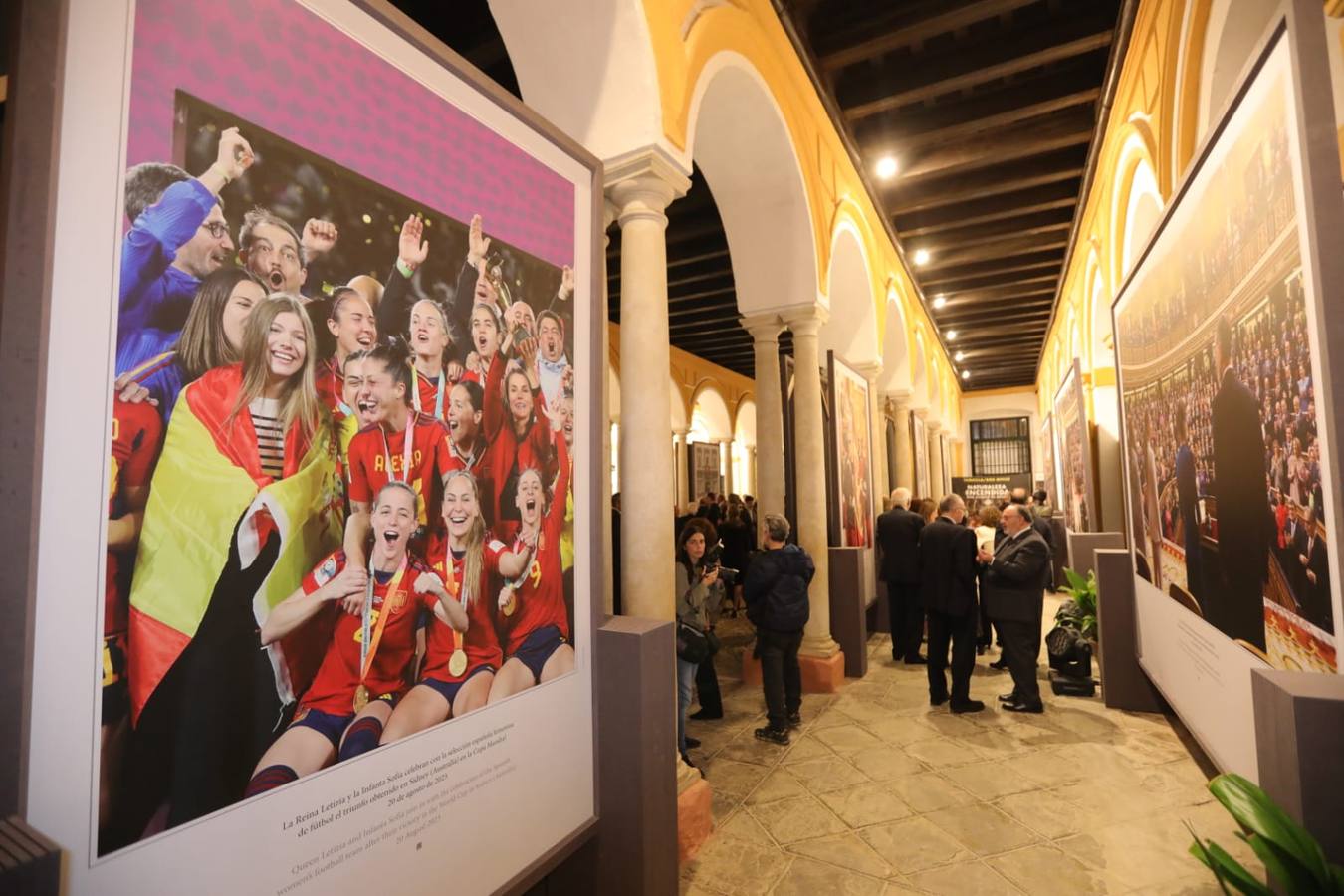 Los visitantes podrán contemplar más de veinte fotografías del reinado de Felipe VI