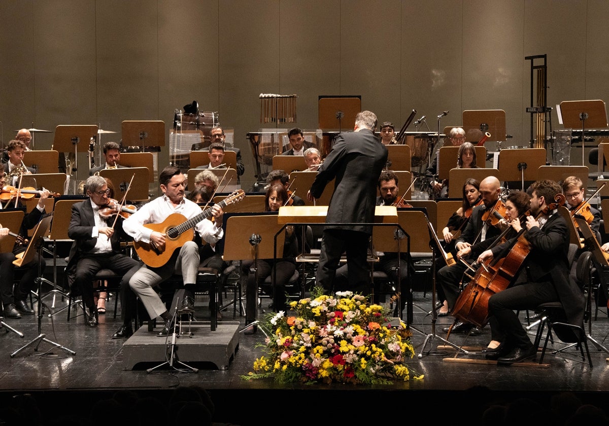 José María Gallardo (guitarra) y Karel Mark Chichon (director)