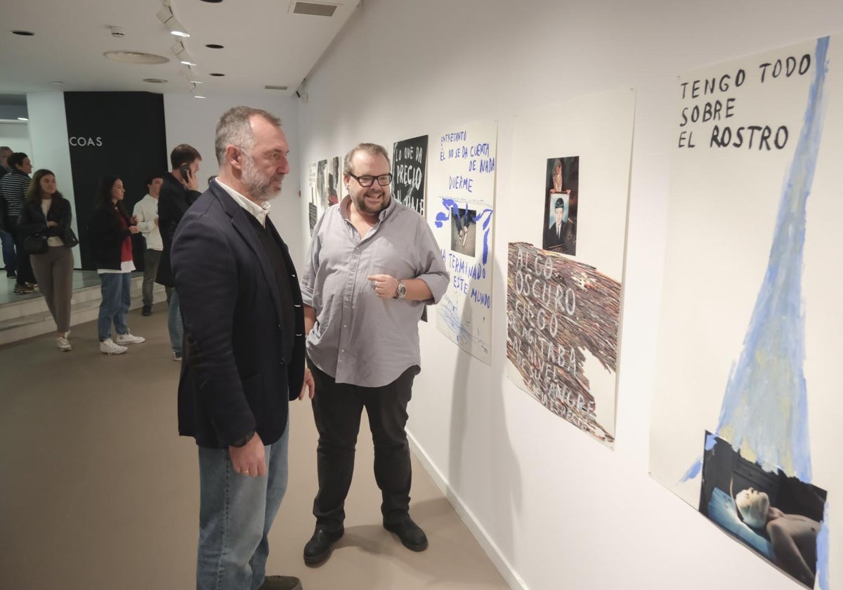 Paco Pérez Valencia y Luis de Vega, durante la inauguración de la exposición