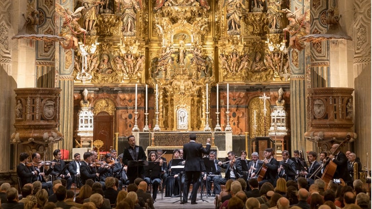 Francisco Fernández Rueda (tenor) y Rafael Ruibérriz (director)