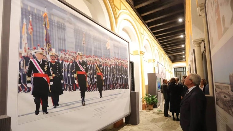 En esta exposición se puede repasar la primera década del reinado de Felipe VI a través de una veintena de fotografías