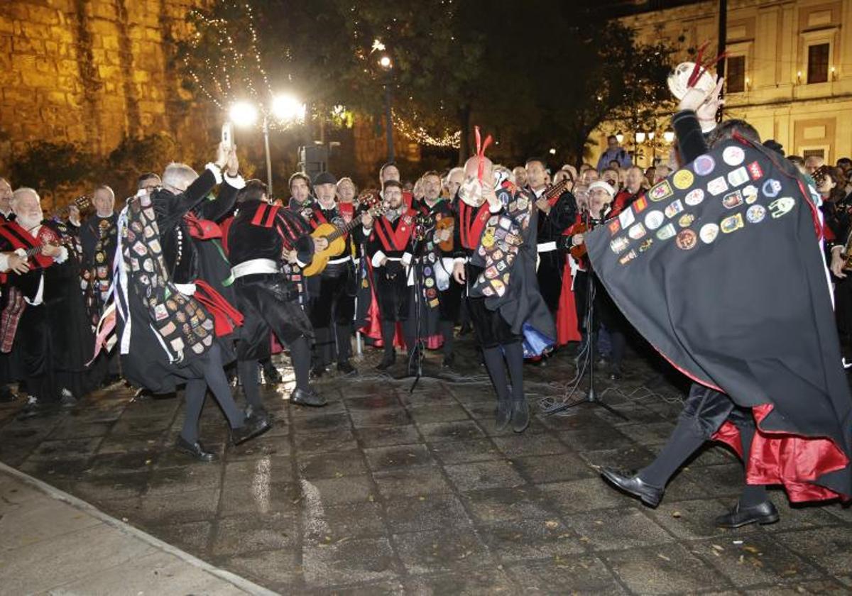 Noche de tunas en la Plaza del Triunfo el año pasado