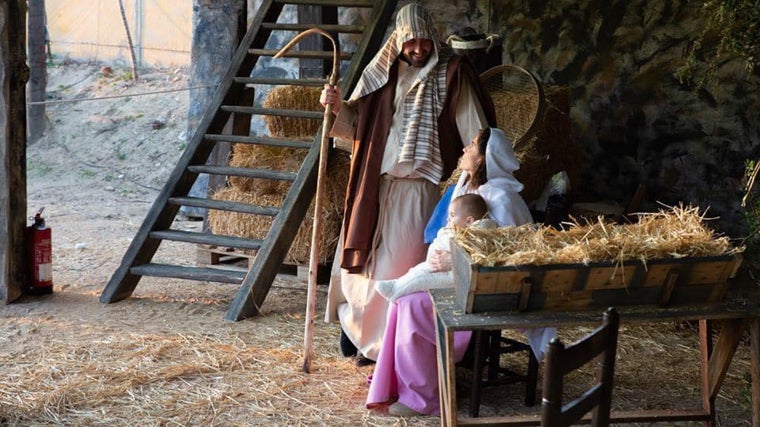 Escena del nacimiento en el belén viviente de Sanlúcar la Mayor