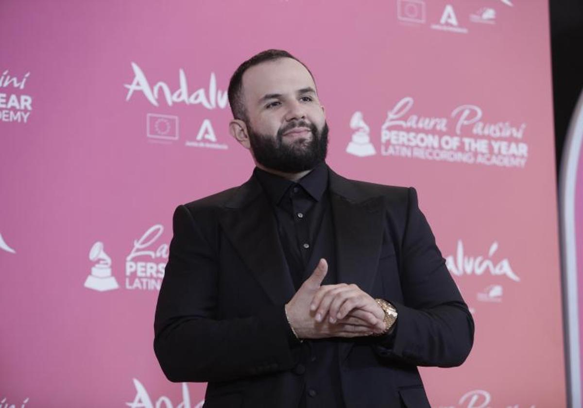 Carín León, en la gala Persona del Año de los Grammy Latinos celebrados en Sevilla