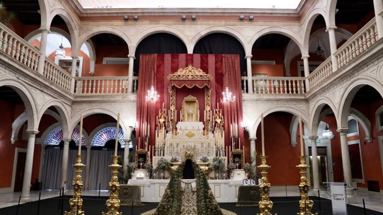 La Fundación Cajasol acoge una exposición que va a hacer las delicias de los amantes del mundo cofrade