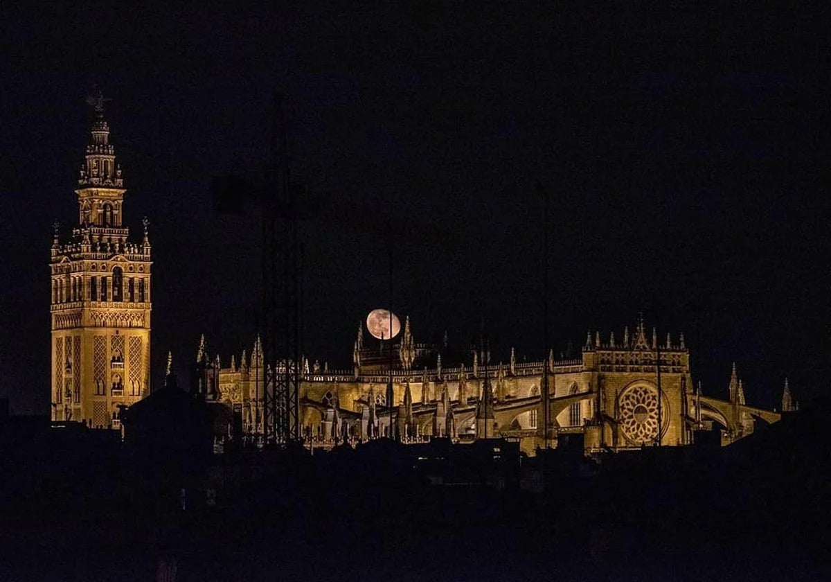 La Catedral de Sevilla se podrá visitar de noche en tres rutas distintas